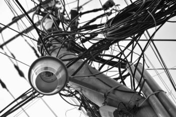 A chaos of cables and with so much chaos, how can you work out what you want?